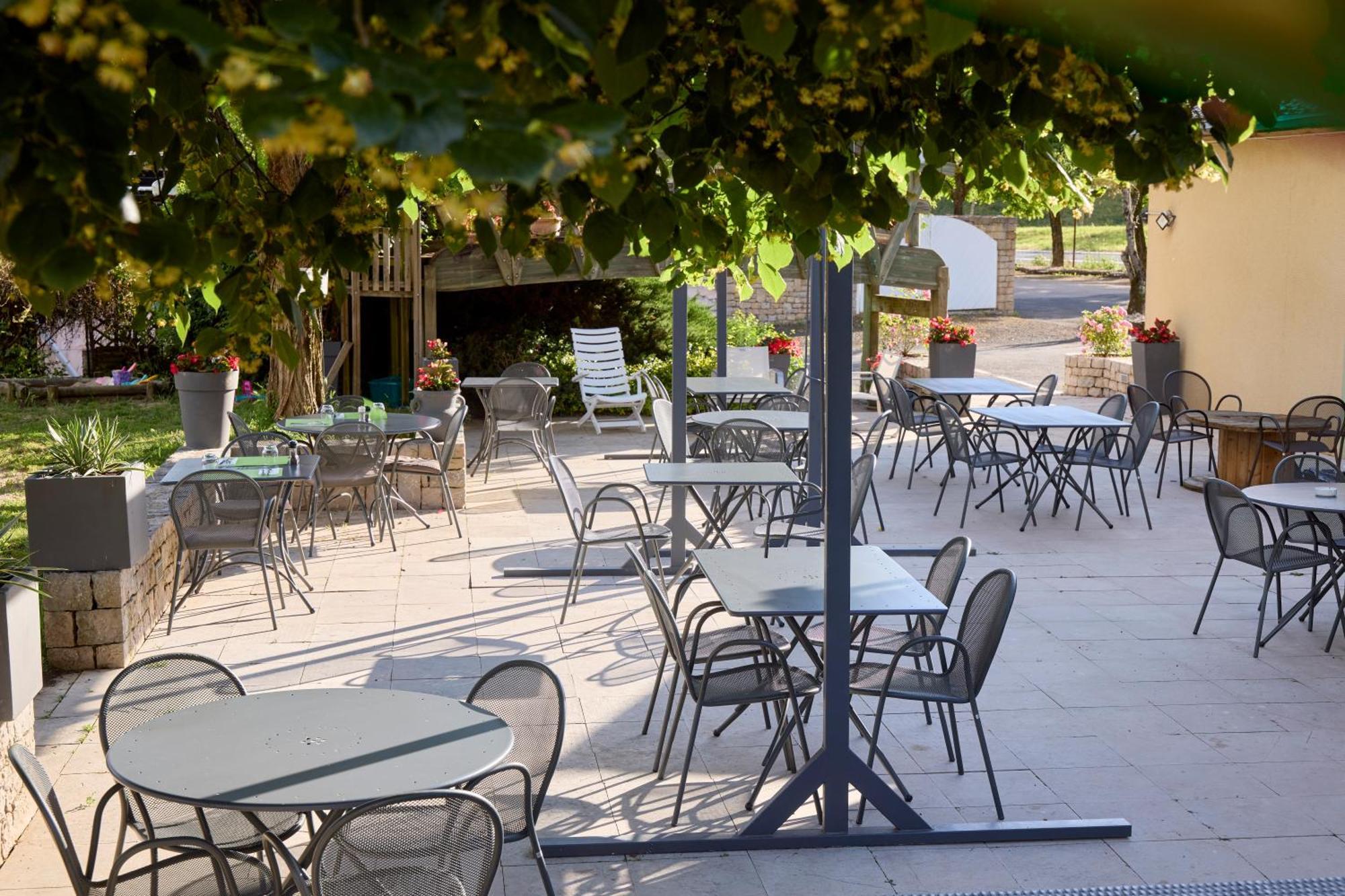 Hotel-Restaurant Le Calice Du Gevaudan - A75 Banassac Ngoại thất bức ảnh
