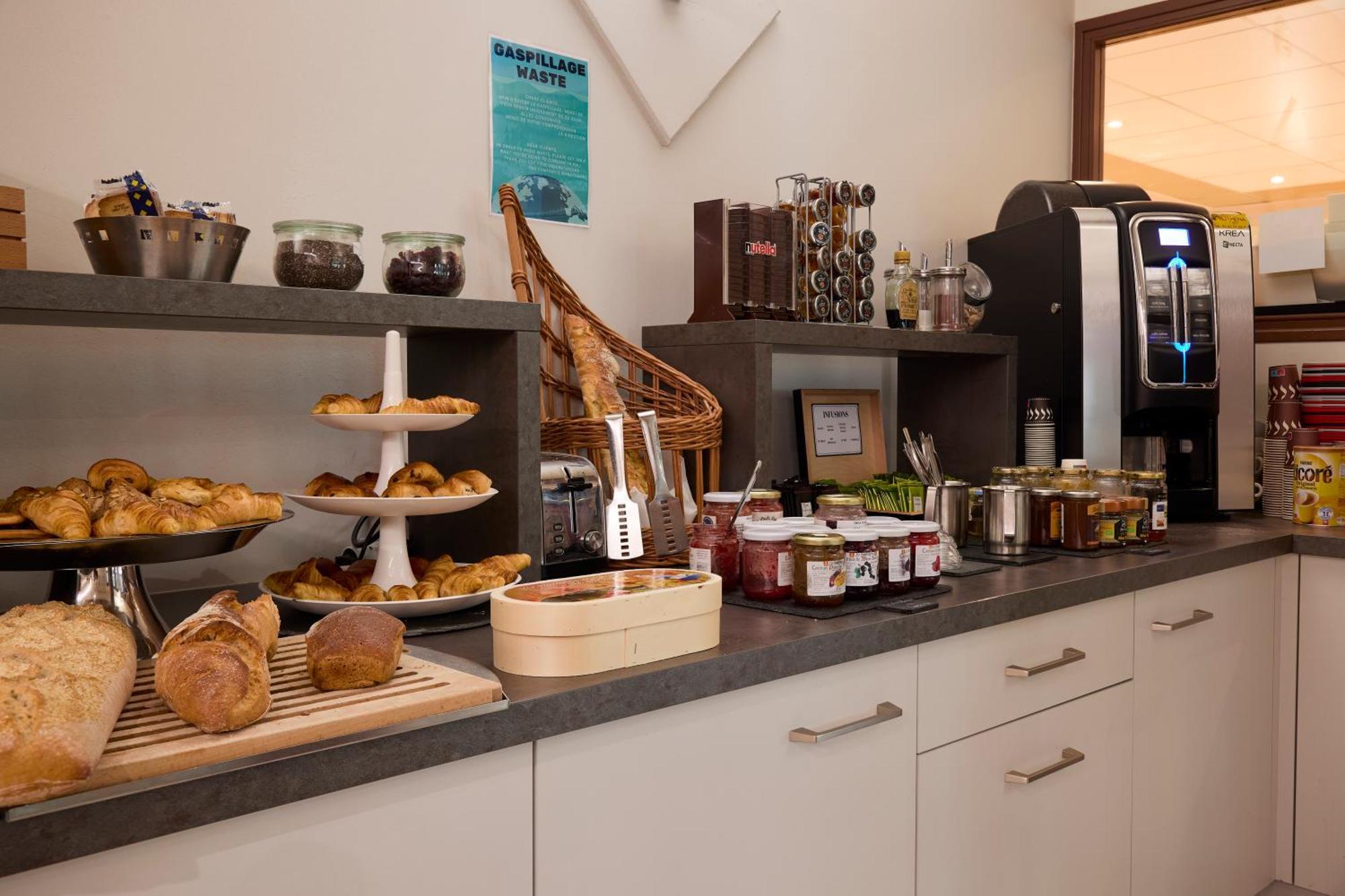 Hotel-Restaurant Le Calice Du Gevaudan - A75 Banassac Ngoại thất bức ảnh