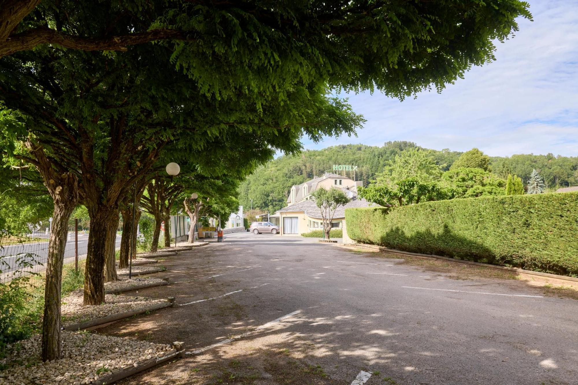 Hotel-Restaurant Le Calice Du Gevaudan - A75 Banassac Ngoại thất bức ảnh