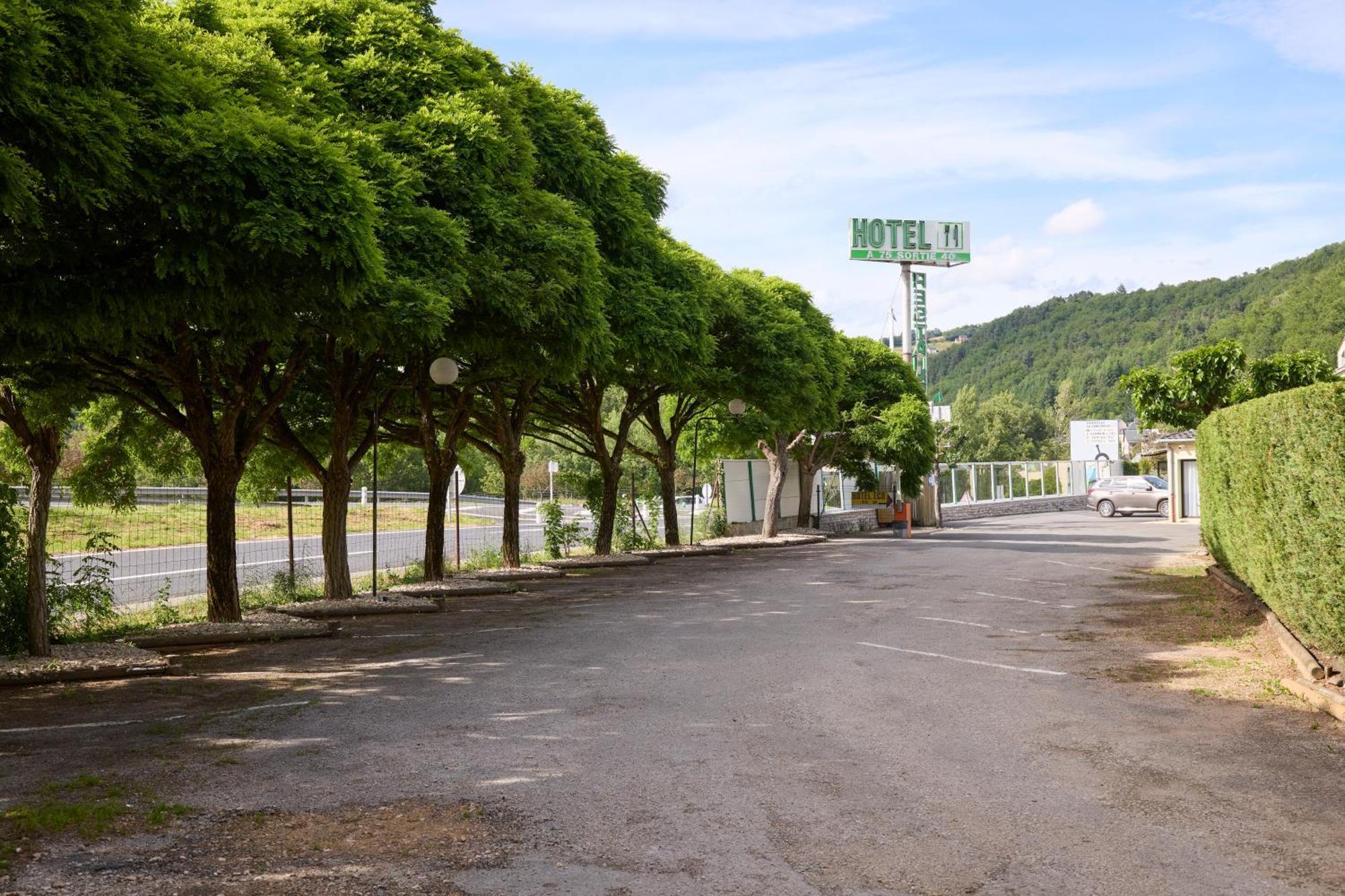 Hotel-Restaurant Le Calice Du Gevaudan - A75 Banassac Ngoại thất bức ảnh