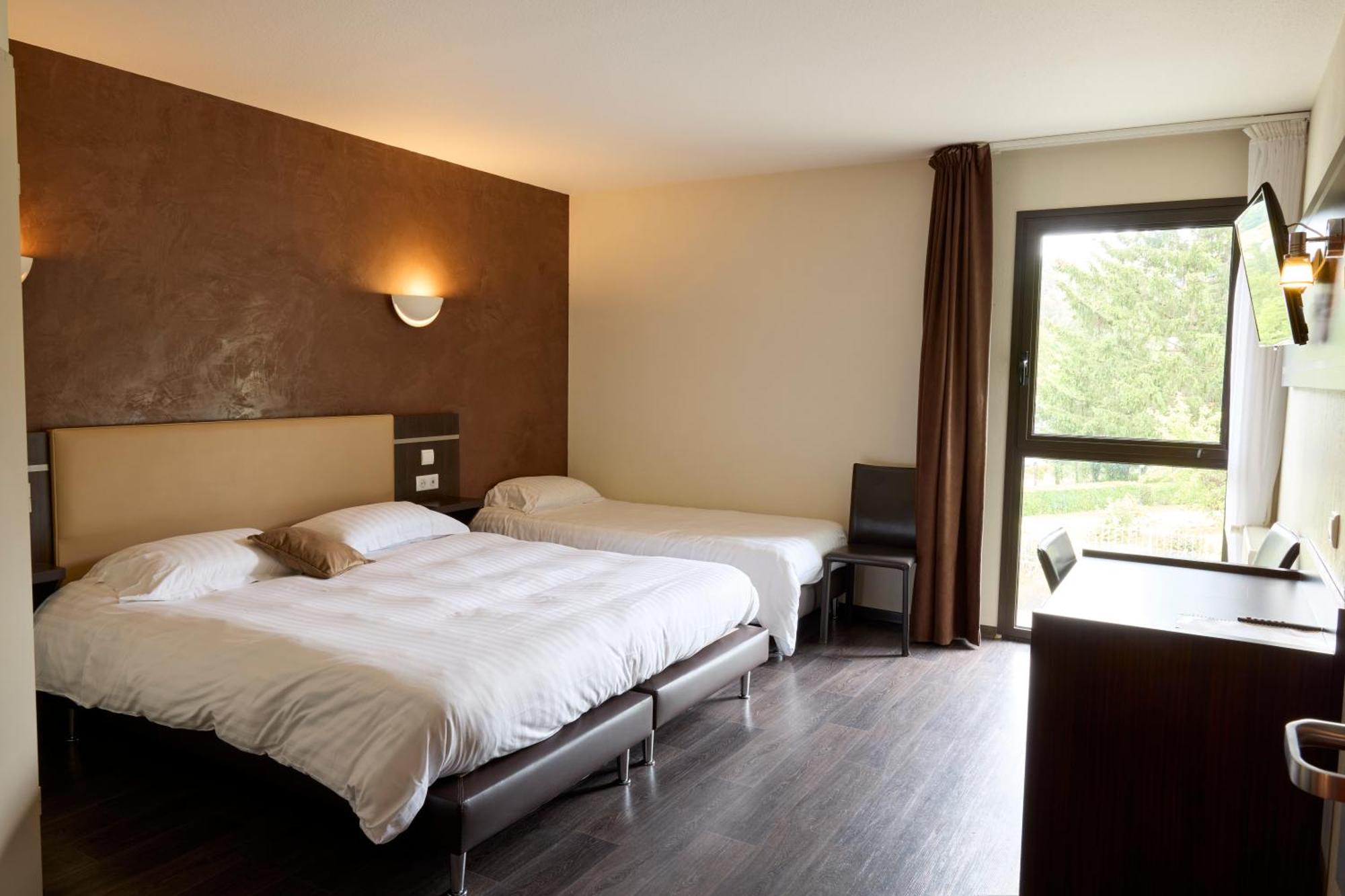 Hotel-Restaurant Le Calice Du Gevaudan - A75 Banassac Ngoại thất bức ảnh