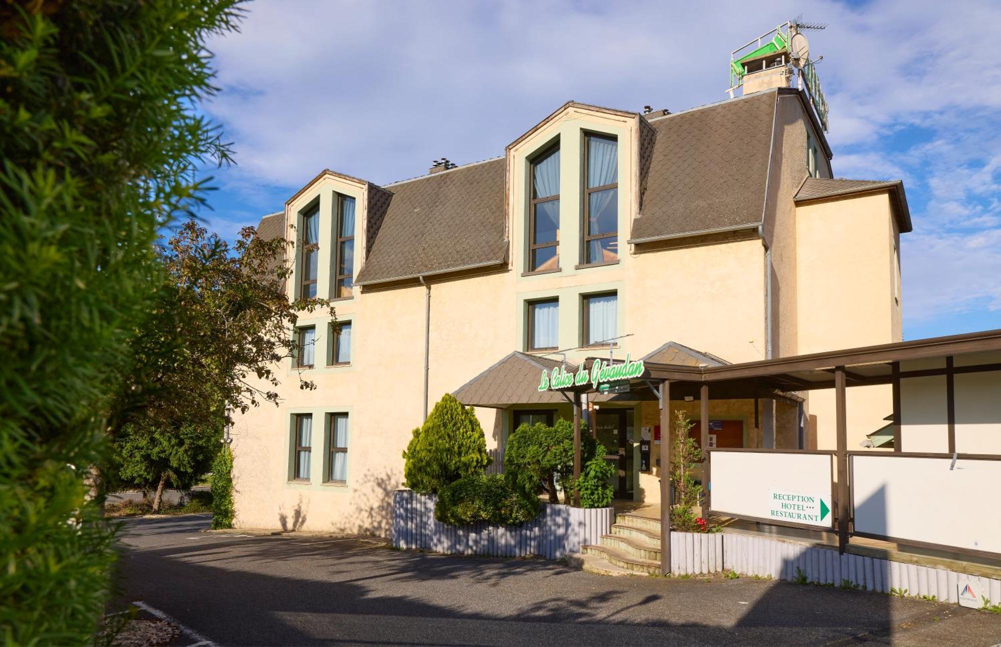 Hotel-Restaurant Le Calice Du Gevaudan - A75 Banassac Ngoại thất bức ảnh