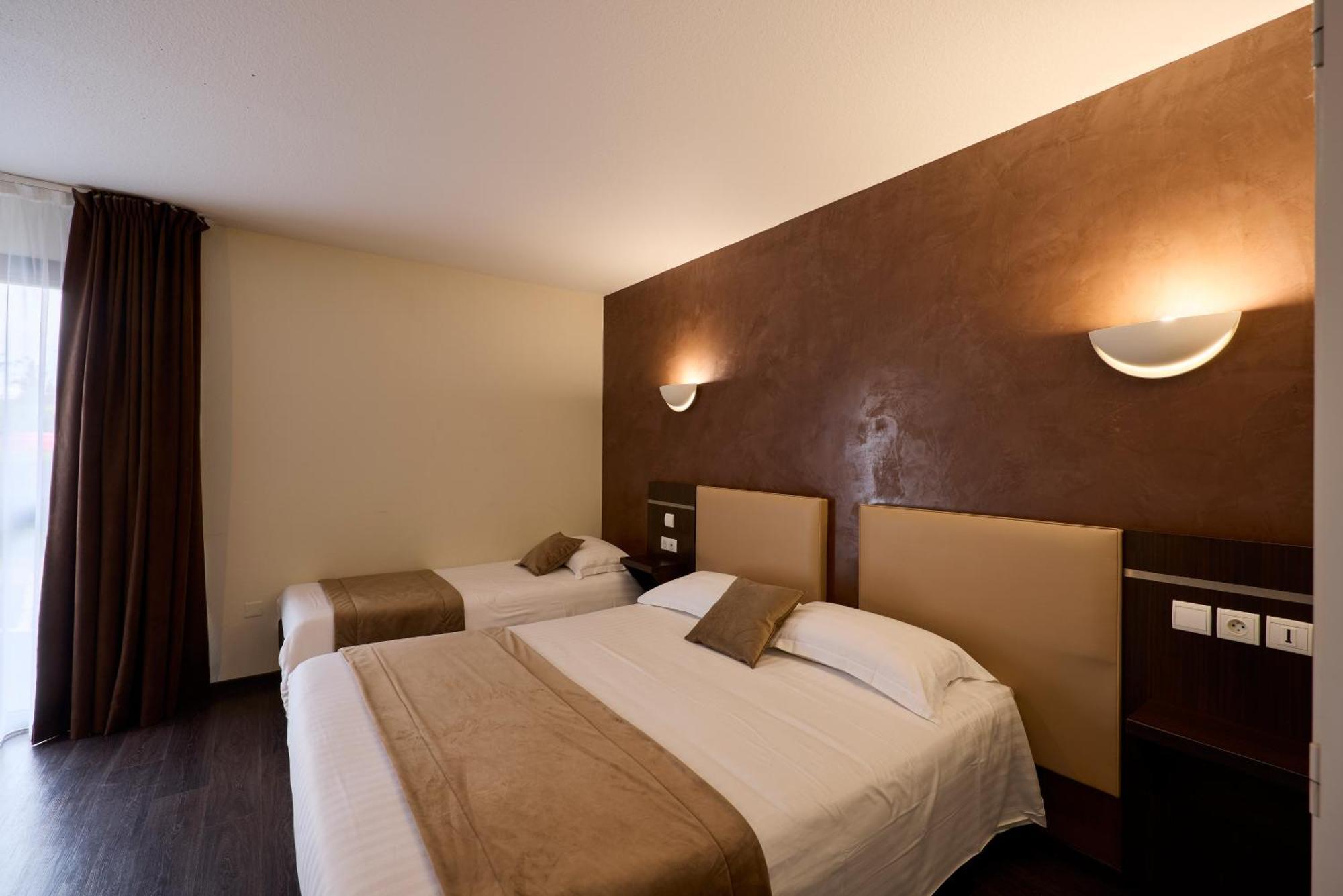 Hotel-Restaurant Le Calice Du Gevaudan - A75 Banassac Ngoại thất bức ảnh