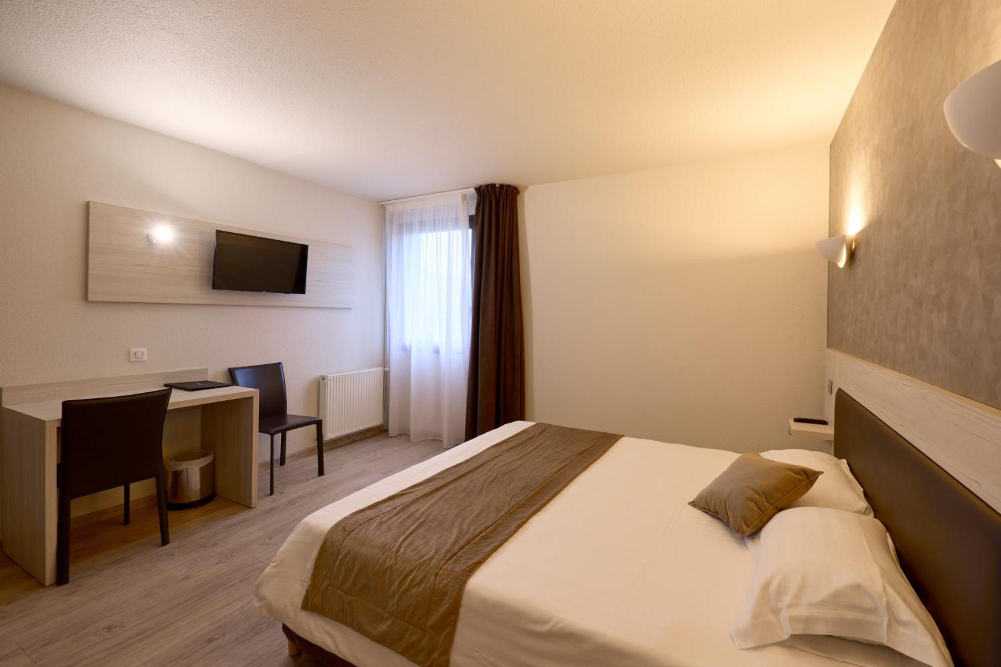 Hotel-Restaurant Le Calice Du Gevaudan - A75 Banassac Ngoại thất bức ảnh
