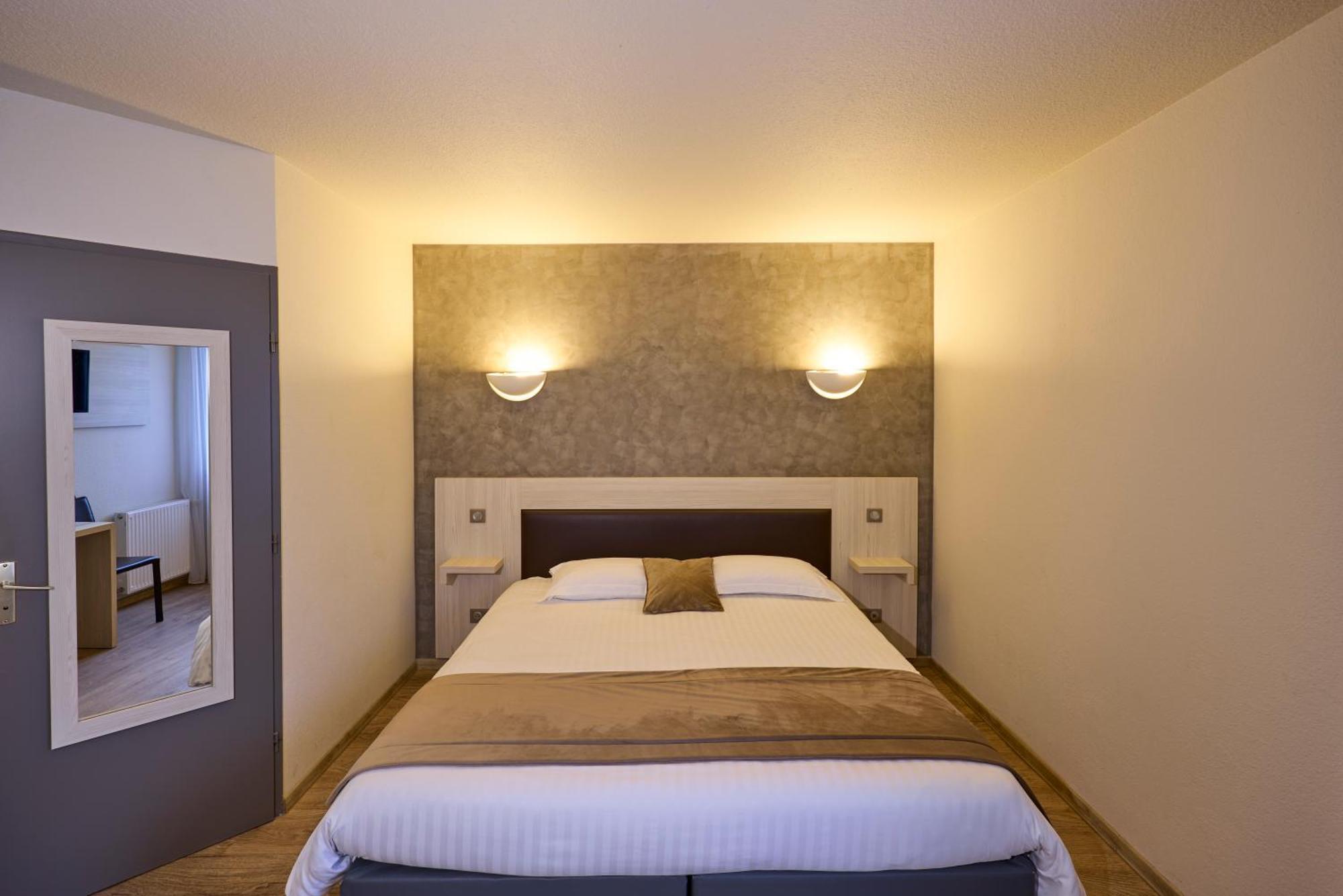Hotel-Restaurant Le Calice Du Gevaudan - A75 Banassac Ngoại thất bức ảnh