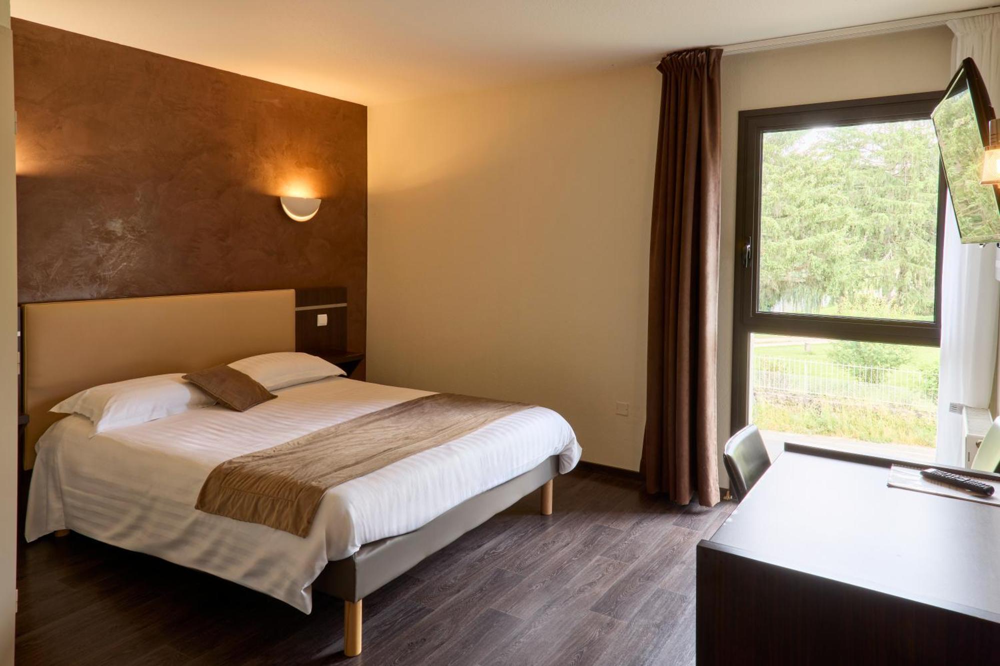 Hotel-Restaurant Le Calice Du Gevaudan - A75 Banassac Ngoại thất bức ảnh