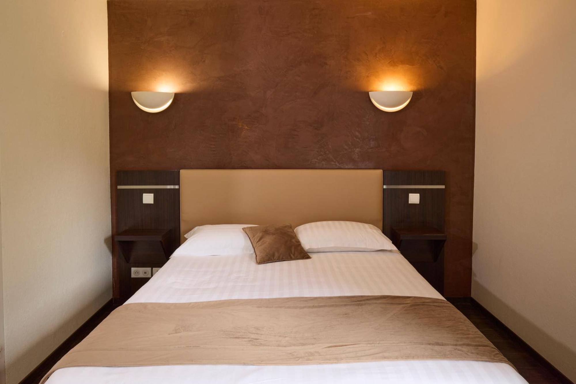 Hotel-Restaurant Le Calice Du Gevaudan - A75 Banassac Ngoại thất bức ảnh