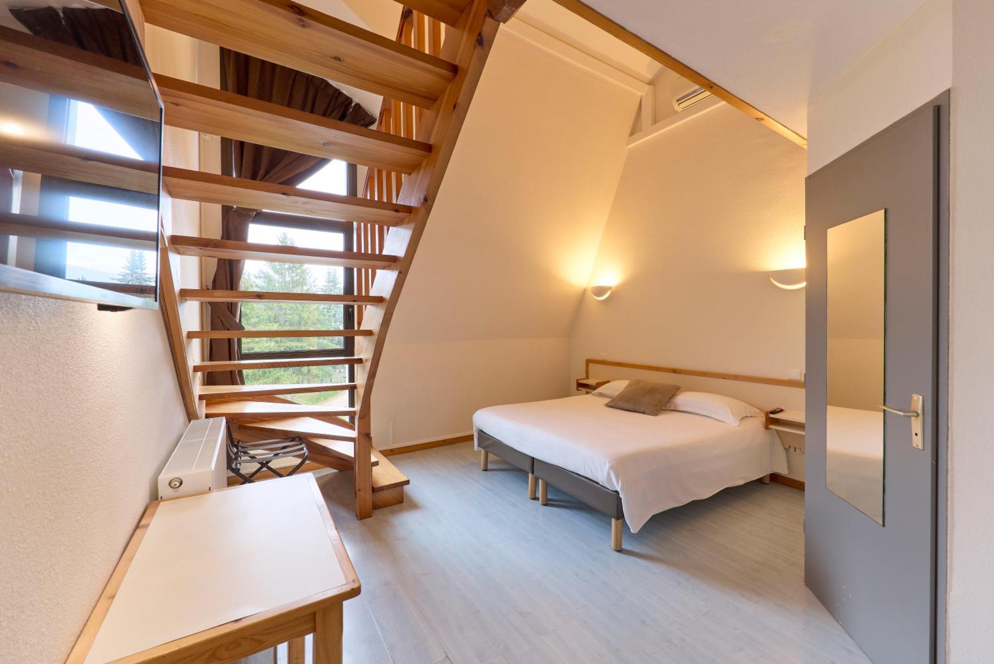 Hotel-Restaurant Le Calice Du Gevaudan - A75 Banassac Ngoại thất bức ảnh