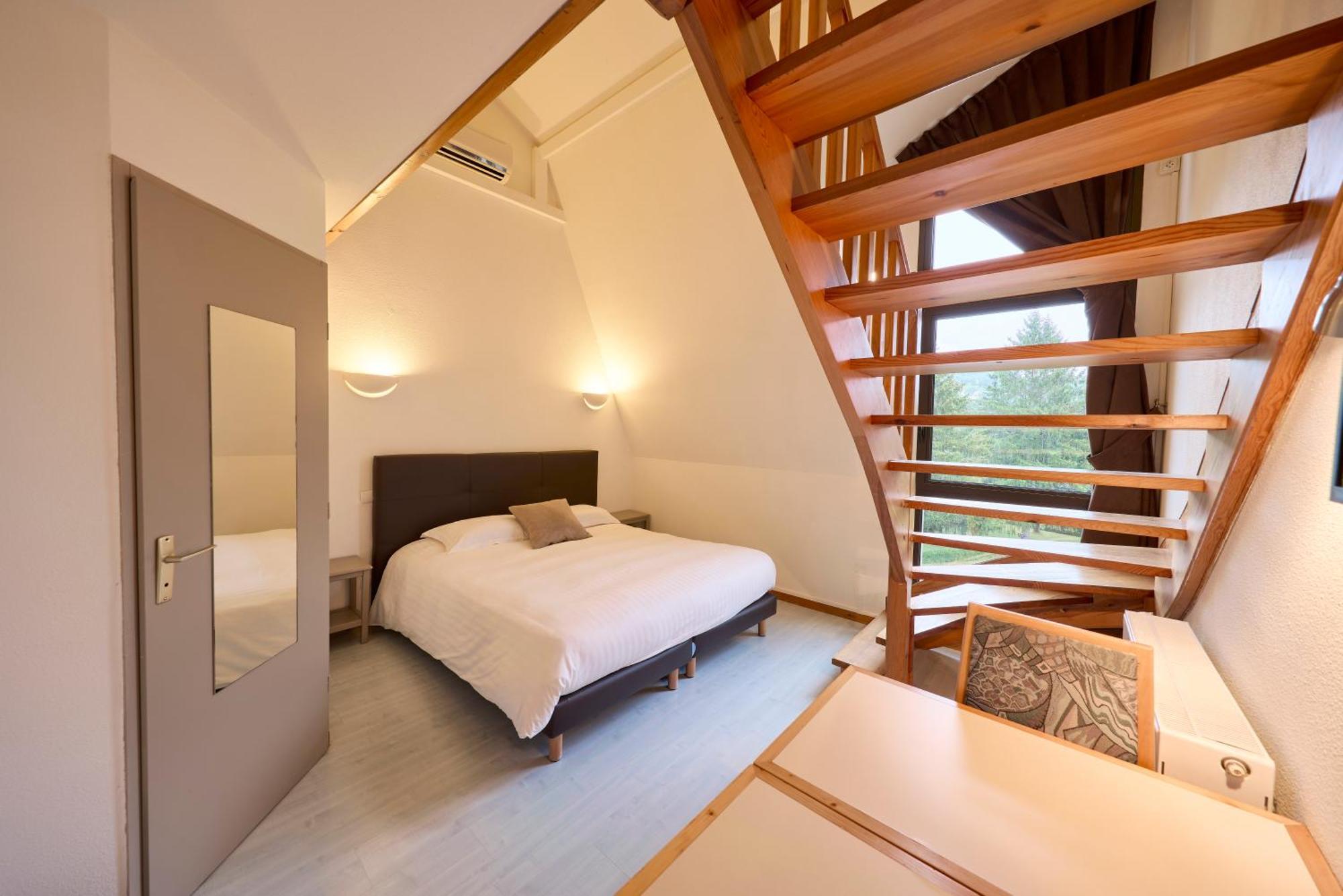 Hotel-Restaurant Le Calice Du Gevaudan - A75 Banassac Ngoại thất bức ảnh