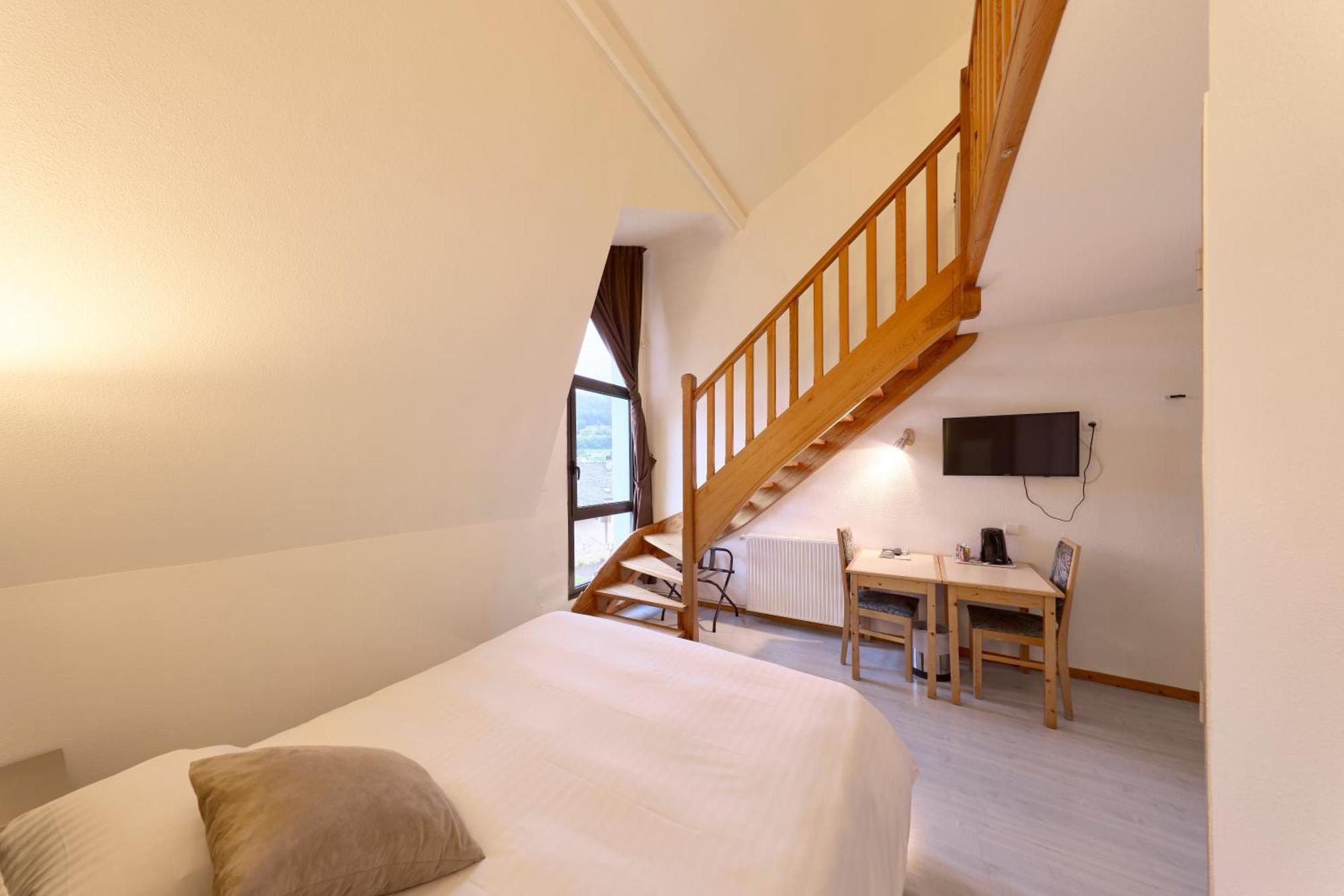Hotel-Restaurant Le Calice Du Gevaudan - A75 Banassac Ngoại thất bức ảnh