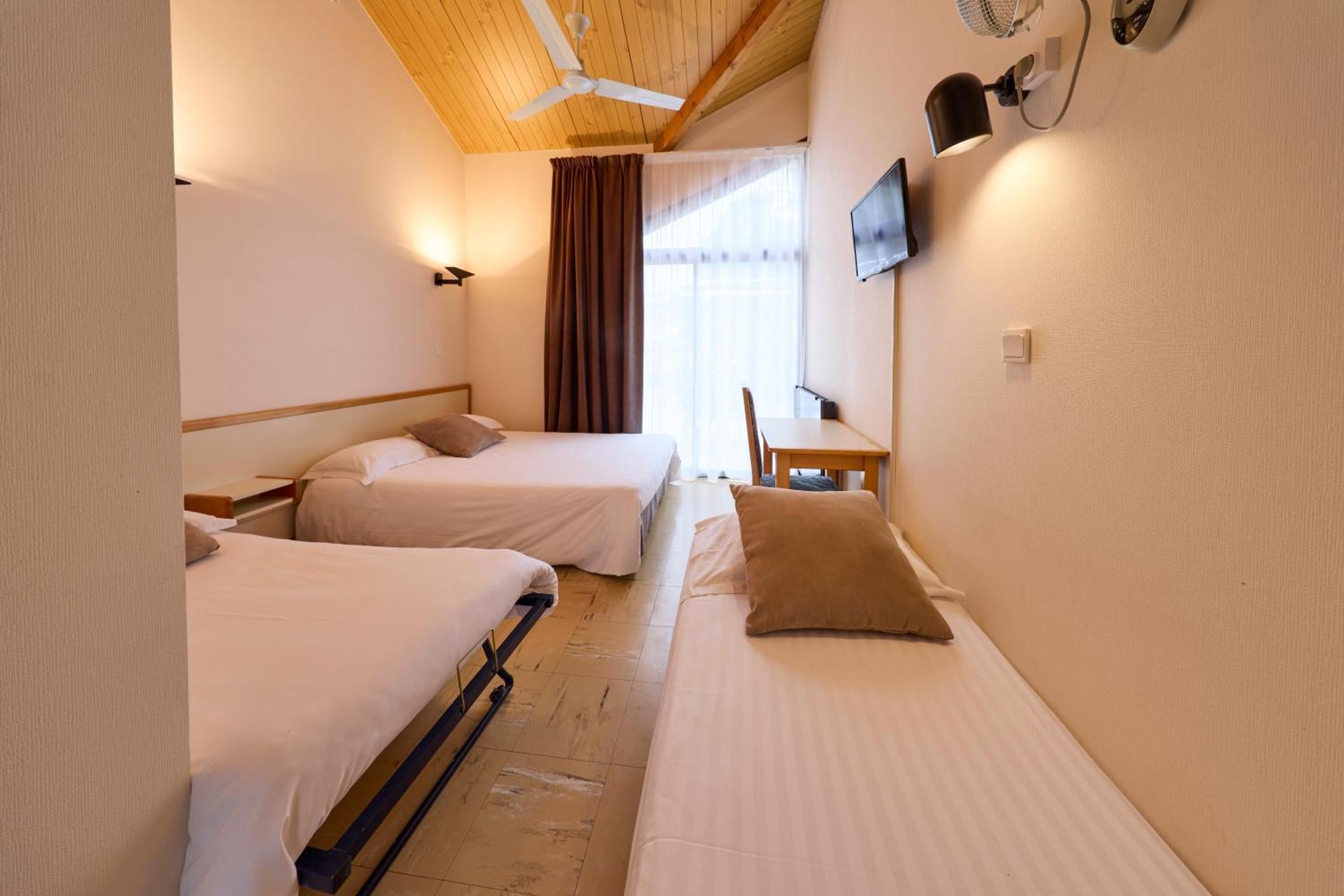 Hotel-Restaurant Le Calice Du Gevaudan - A75 Banassac Ngoại thất bức ảnh